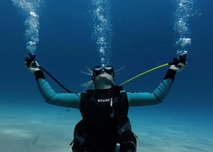 Ботель Neptune Dive Club Каш