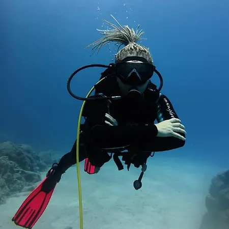 Neptune Dive Club Hotel en barco