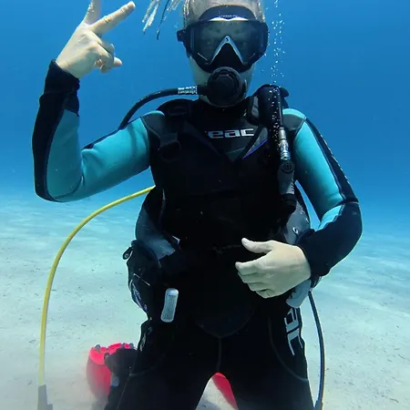Neptune Dive Club Hotel en barco *